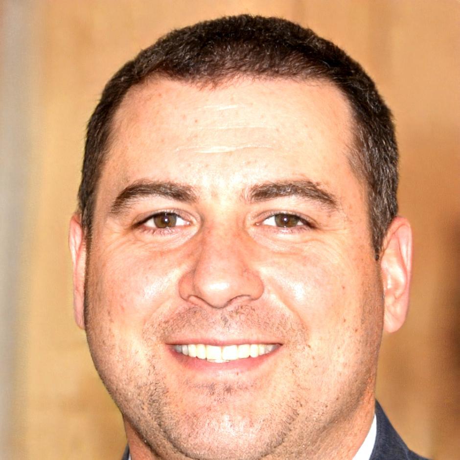 Finlay Deveaux, senior financial analyst