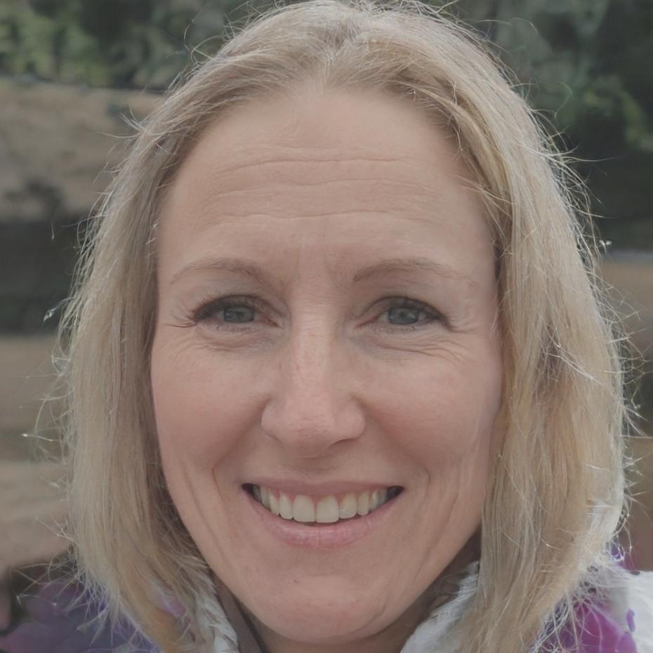 Isadora Velthuizen - Senior Analyst